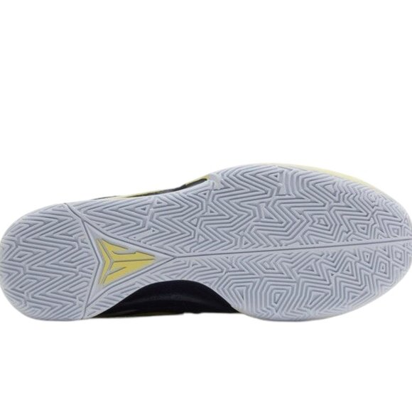 Athletic_Shoes
